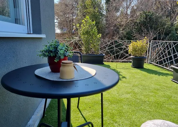 Apartment Feel Good & *