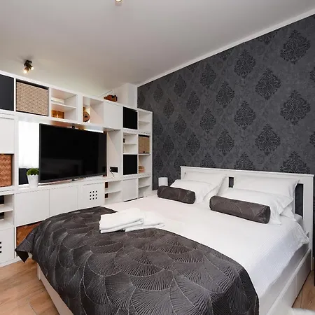 アパート Feel Good & *