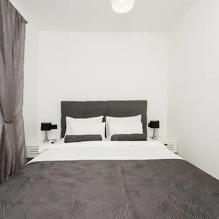 アパート Feel Good & *