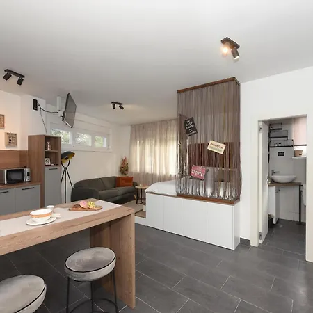 Feel Good & ザダル